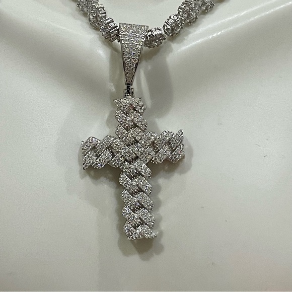 Vvs Certified Diamond Cross pendant, Documents Included, Passes diamond tester! - Picture 3 of 9